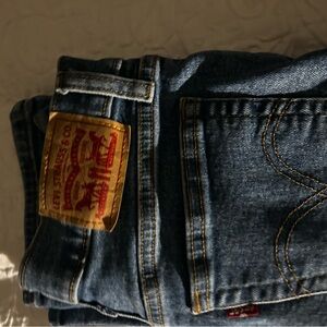 4 pairs of jeans! Great condition! (3 Levi, 1 Everlane)